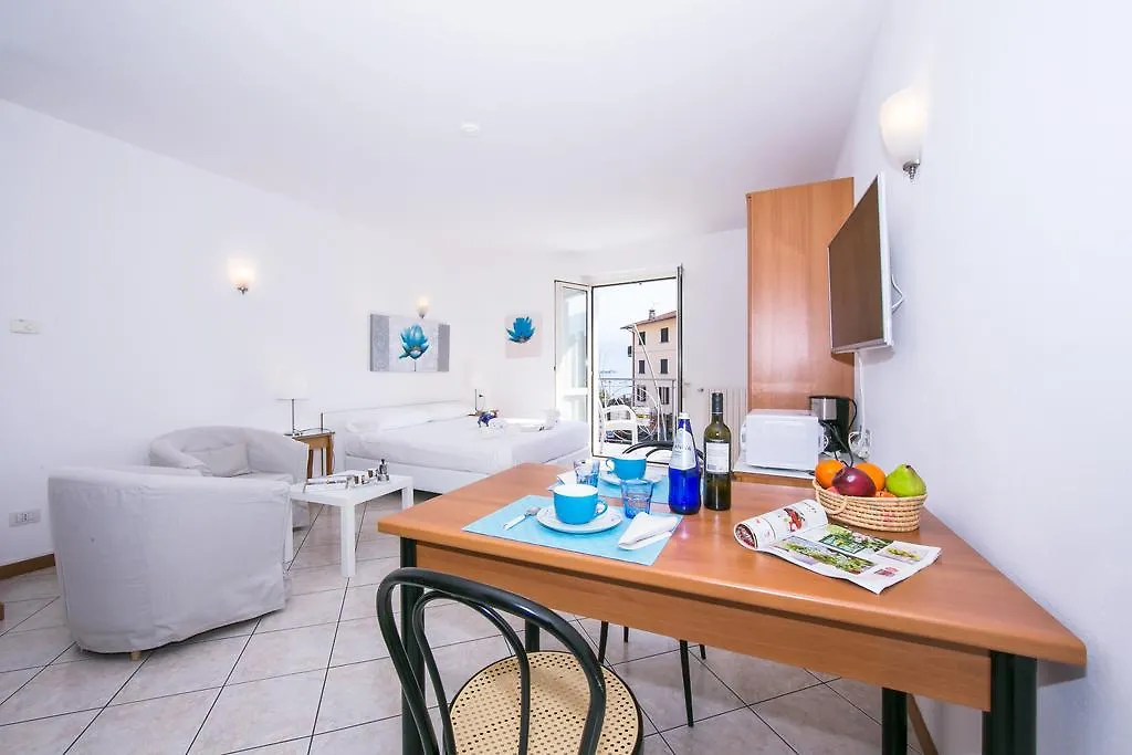 Residence Riva Del Lario Gravedona 0*,