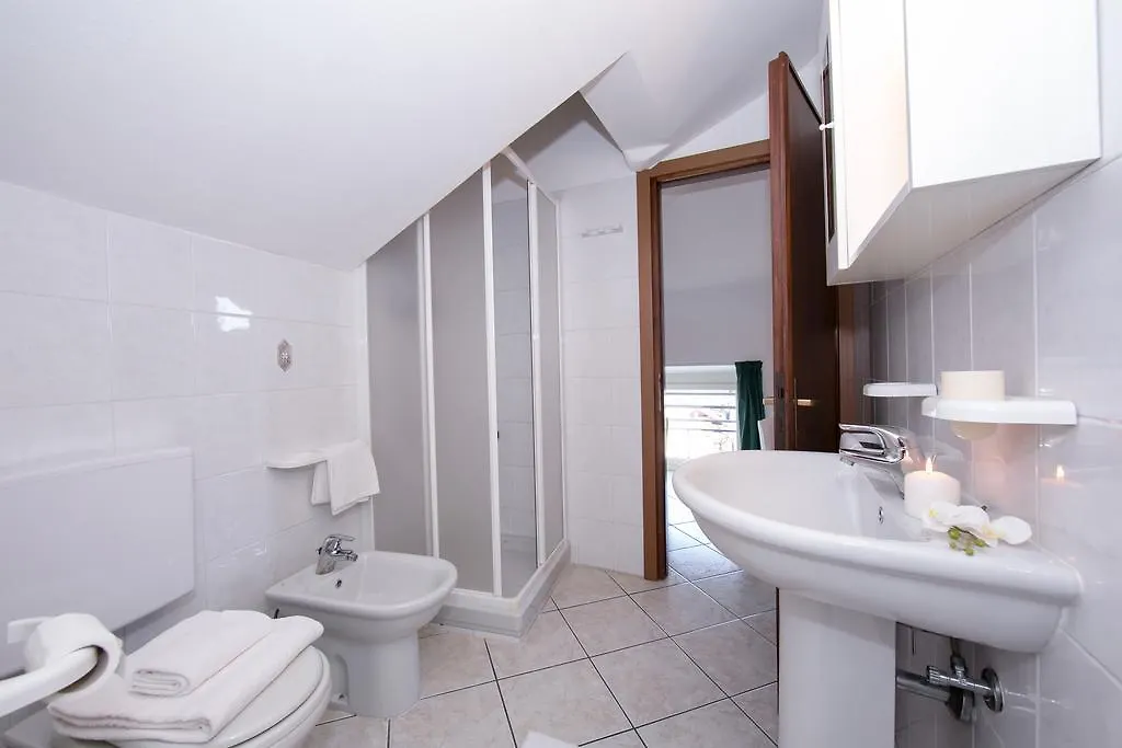 Residence Riva Del Lario Gravedona 0*,