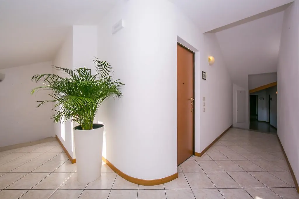 Residence Riva Del Lario Gravedona Italy
