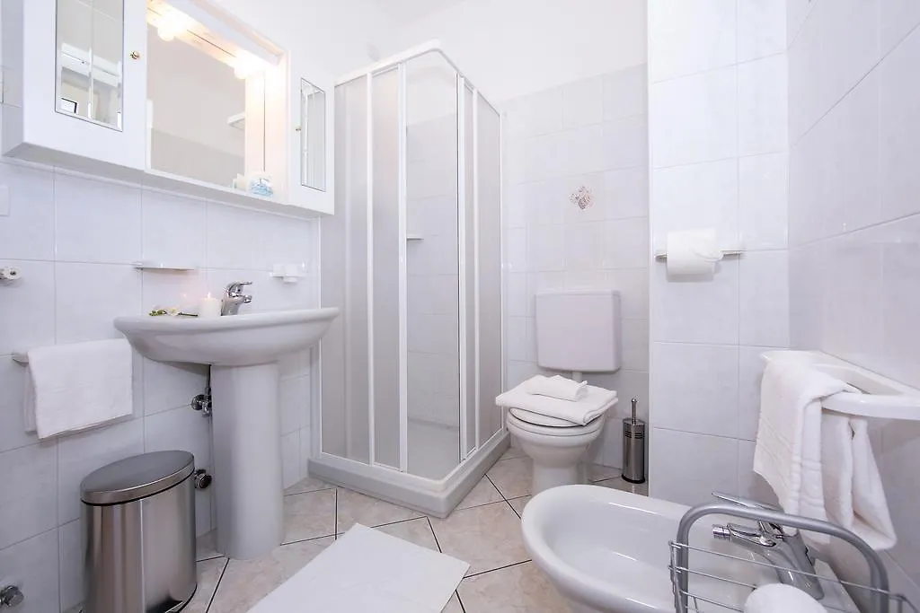 Residence Riva Del Lario Gravedona Italy